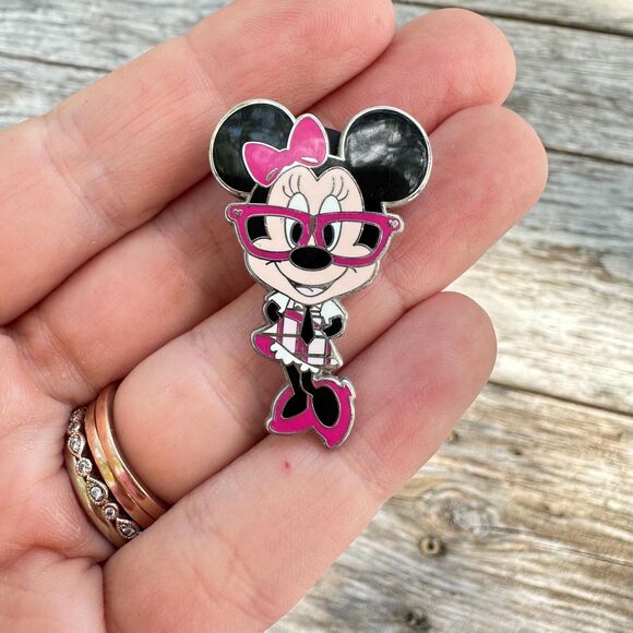 Vintage Disney Minnie Mouse Nerd Brooch Pin - Picture 1 of 2